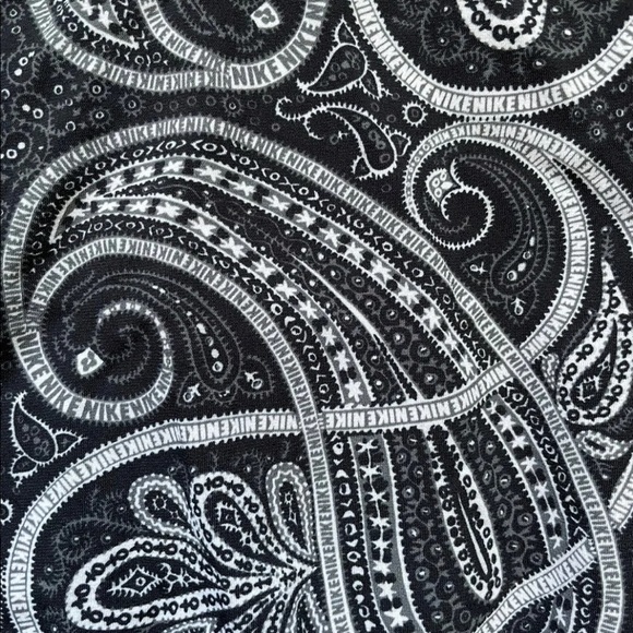 Nike Woman’s One-piece Swimsuit - Picture 5 of 7